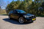BMW 1-Serie 114I Business Line Plus 75KW 5-DR 2012 Zwart, Auto's, 1-Serie, Euro 5, Zwart, 4 cilinders