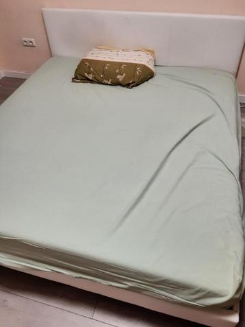 Compleet bed met matras