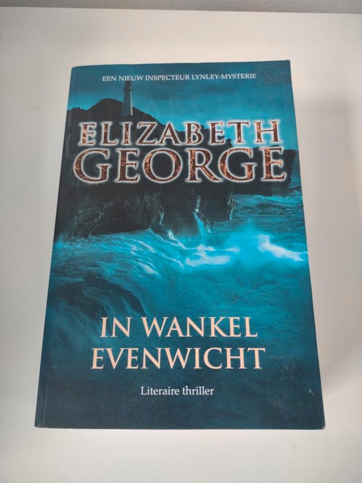 Elizabeth George - In wankel evenwicht, Boeken, Thrillers, Zo goed als nieuw, Nederland, Ophalen of Verzenden