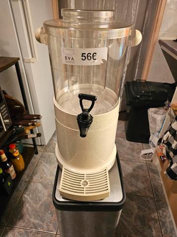 
Te koop grote sapdispenser . Met ijsklontjes koeler. beschikbaar voor biedingen