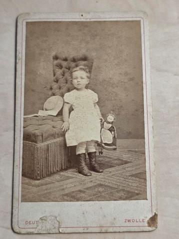 390) CDV FOTO ZWOLLE  - MEISJE MET POP  beschikbaar voor biedingen