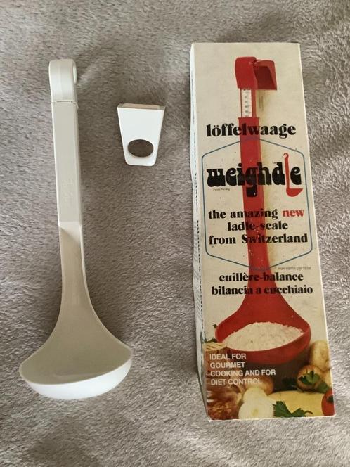 Retro Zwitserse “pollepel” weegschalen – zwart & wit (jaren, Verzamelen, Retro, Huis en Inrichting, Ophalen of Verzenden
