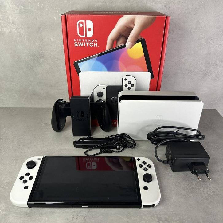 Nintendo Switch OLED 64 GB - Wit, Spelcomputers en Games, Spelcomputers | Nintendo Switch, Zo goed als nieuw, Switch OLED, Met 2 controllers