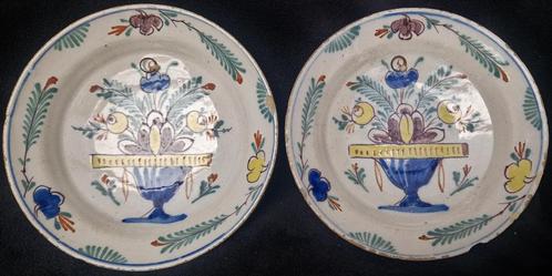 2 antieke wandborden polychroom beschilderd Delfts? Makkum?, Antiek en Kunst, Antiek | Wandborden en Tegels, Ophalen of Verzenden