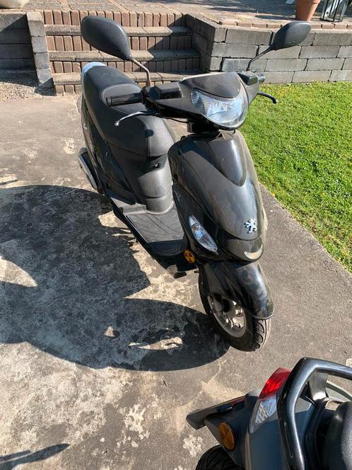 Peugeot V-Clic, Fietsen en Brommers, Scooters | Peugeot, Gebruikt, Overige modellen, Maximaal 25 km/u, Benzine, Ophalen