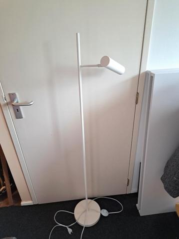 Vloerlamp linde karwei staande witte lamp  beschikbaar voor biedingen