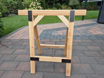 Schragen 13 stuks, 84 cm hoog 80 cm breed  en oerdegelijk.  beschikbaar voor biedingen