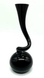 Swing Vase Black Small NORMANN COPENHAGEN Nieuw €14,75, Huis en Inrichting, Woonaccessoires | Vazen, Minder dan 50 cm, Nieuw, Glas