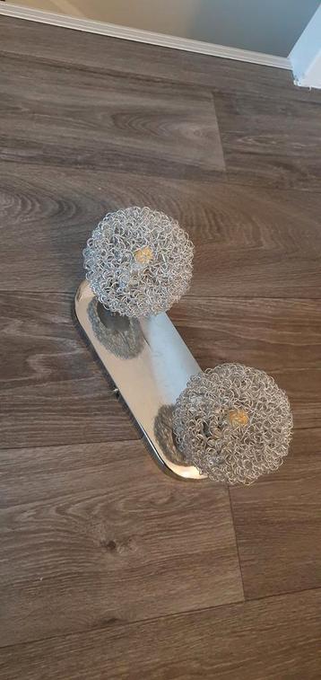 Designlamp van draadstaal met metaalgaas” kap.
Gang beschikbaar voor biedingen