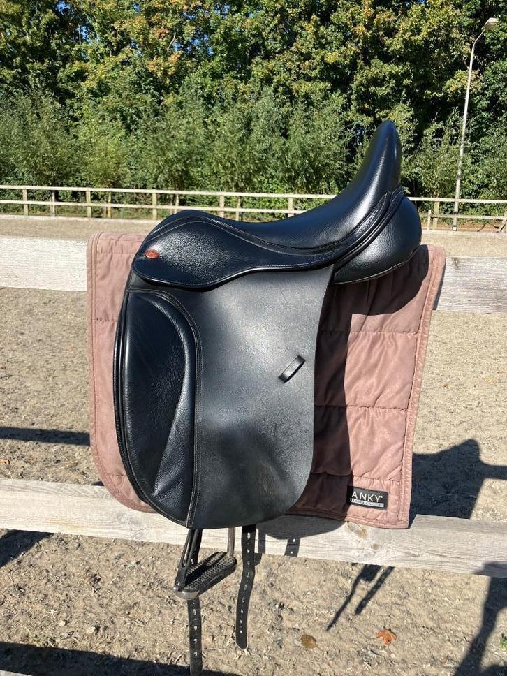 Kent & Masters dressuur zadel HDM 17,5” zwart, M boom, Dieren en Toebehoren, Paarden en Pony's | Zadels, Zo goed als nieuw, Dressuur