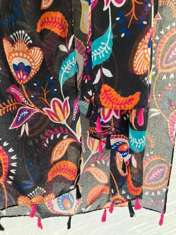 Mooie SJAAL met etnische print en kwastjes (oilily stijl) beschikbaar voor biedingen