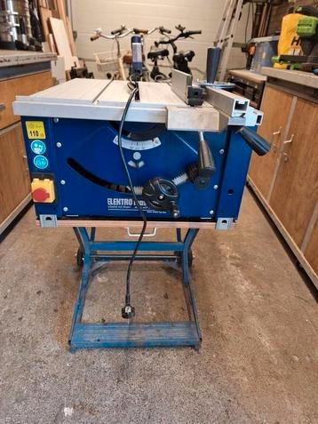 Zaagtafel van Elektro Machinen met onderstel.  beschikbaar voor biedingen