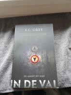 In de Val - S.L. Grey, Ophalen of Verzenden, Zo goed als nieuw, S.L. Grey, Nederland