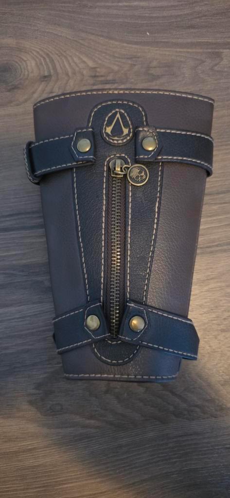 Assassin's Creed Leren Armband met Vakje, Hobby en Vrije tijd, Kostuums, Theaterbenodigdheden en LARP, Nieuw, Ophalen of Verzenden