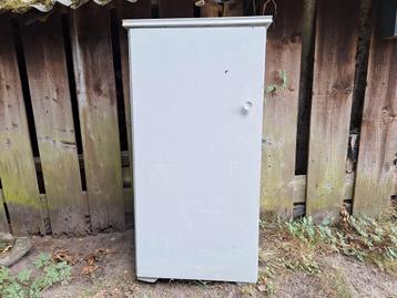 Garagekast gratis af te halen.   beschikbaar voor biedingen