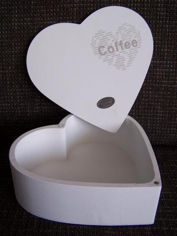 NIEUW ! houten doos (HARTVORMIG) coffee / koffie