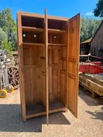 Oude militaire houten locker uit tweede Wereldoorlog, Ophalen