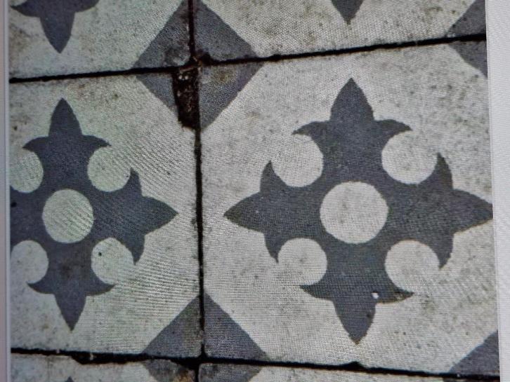 estrikken apart motief , 2 delen-zie foto's en omschrijving, Doe-het-zelf en Verbouw, Vloerdelen en Plavuizen, Gebruikt, Plavuizen