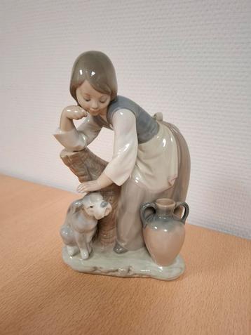 Lladro beeld meisje met hond beschikbaar voor biedingen
