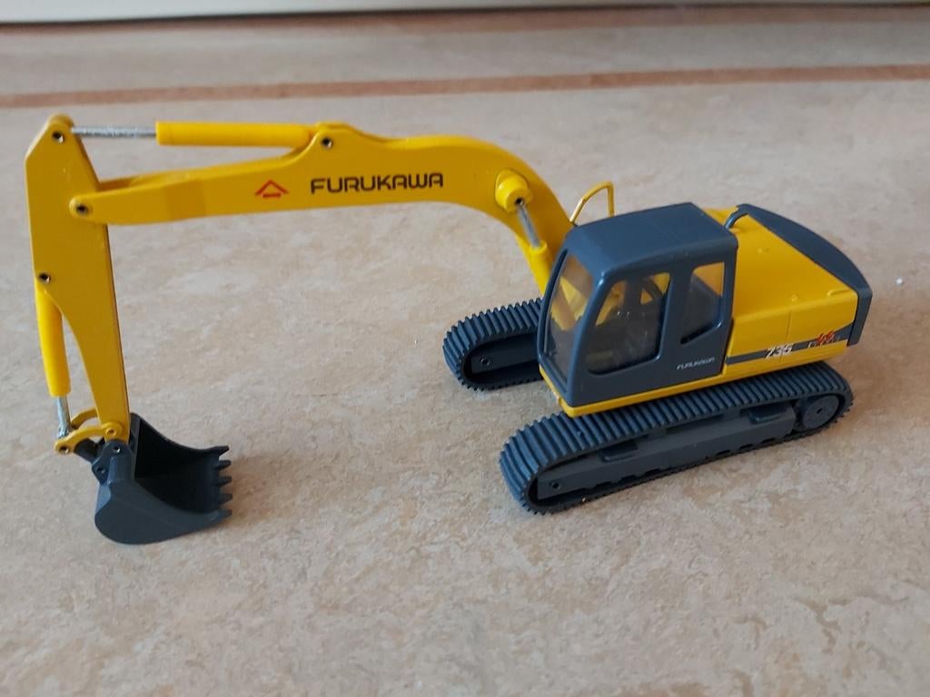 Furukawa 735 hydraulische rupsgraafmachine van Conrad 1/50, Hobby en Vrije tijd, Modelauto's | 1:50, Nieuw, Hijskraan, Tractor of Landbouw