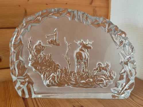 Glaswerk Nybro Sweden - Eland met jagers (decoratief kunstgl, Antiek en Kunst, Antiek | Glas en Kristal, Ophalen of Verzenden