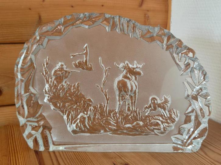 Glaswerk Nybro Sweden - Eland met jagers (decoratief kunstgl, Antiek en Kunst, Antiek | Glas en Kristal, Ophalen of Verzenden