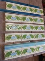 15 stuks jugendstil wandtegels in relief met blauwe bloem, Antiek en Kunst, Antiek | Wandborden en Tegels, Ophalen