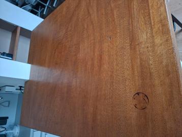 Meranti houten bar beschikbaar voor biedingen