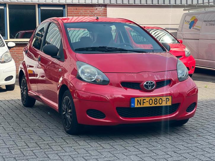 Toyota Aygo 1.0 12V Vvt-i 5DRS 2010 Rood, Auto's, Toyota, Bedrijf, Aygo, Benzine, A, Hatchback, Handgeschakeld, Geïmporteerd, Rood