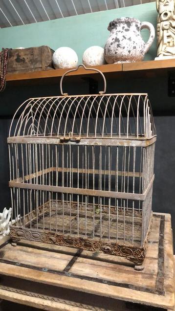 Brocante ijzeren vogelkooi