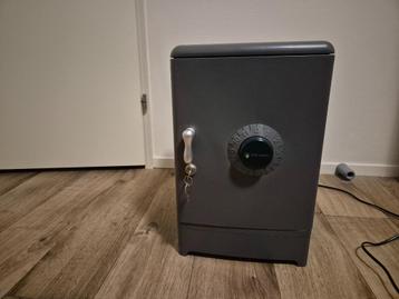 Koelkastje abn amro beschikbaar voor biedingen