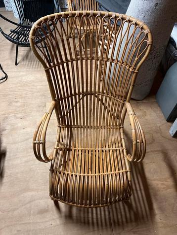 Rotan stoel beschikbaar voor biedingen