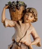 Capodimonte beeld jongen met druivenmand, Antiek en Kunst, Ophalen of Verzenden