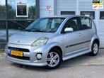 Daihatsu Sirion 2 1.3-16V Comfort AUTOMAAT, AIRCO, NAP, Auto's, Daihatsu, Te koop, Zilver of Grijs, Benzine, Hatchback