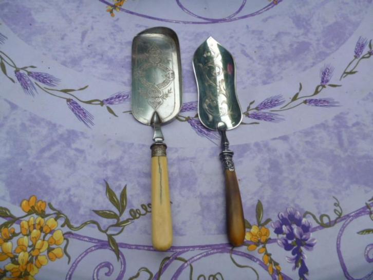 2 x antieke soezen of visschep 30-33 cm, Antiek en Kunst, Antiek | Bestek, Ophalen of Verzenden