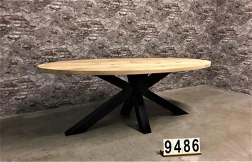 Industriële eiken eetkamertafel ovaal nr.9486 beschikbaar voor biedingen