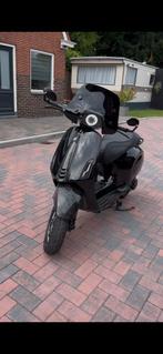 Aangeboden: vespa sprint uit 2017 met een 80cc mallosi, Fietsen en Brommers, Ophalen, Zo goed als nieuw, Benzine, Overige modellen
