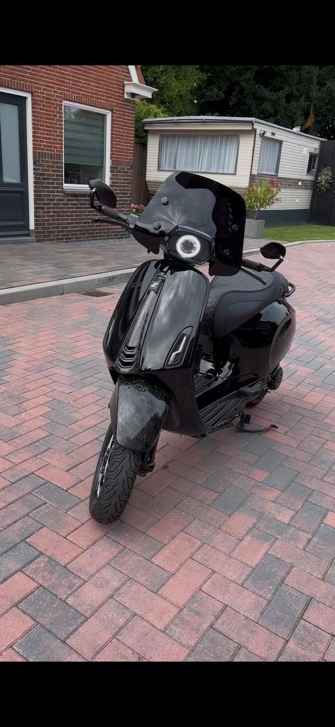 Aangeboden: vespa sprint uit 2017 met een 80cc mallosi, Fietsen en Brommers, Scooters | Piaggio, Zo goed als nieuw, Overige modellen