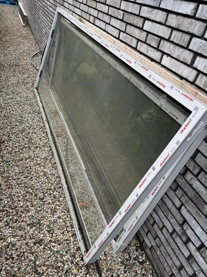 Ramen 2 stuks waaroner 1 spiegelraam gratis op te halen, Doe-het-zelf en Verbouw, Kozijnen en Schuifpuien, Zo goed als nieuw, Raamkozijn