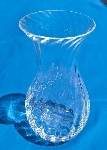 Vaasje Dartington Crystal 19 cm hoog beschikbaar voor biedingen