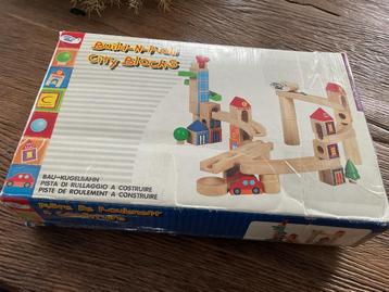 Houten ballenbaan  beschikbaar voor biedingen