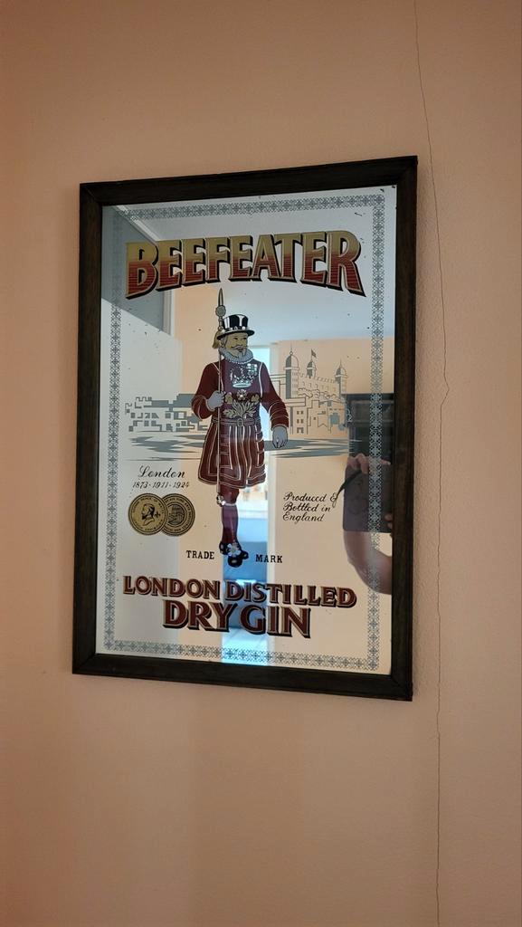 Vintage Beefeater Gin Spiegel (collectie), Huis en Inrichting, Woonaccessoires | Spiegels, Gebruikt, Minder dan 50 cm, Minder dan 100 cm