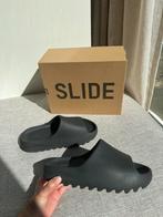 Adidas Yeezy Slide Onyx maat 40 1/2, Kleding | Heren, Schoenen, Ophalen of Verzenden, Zo goed als nieuw