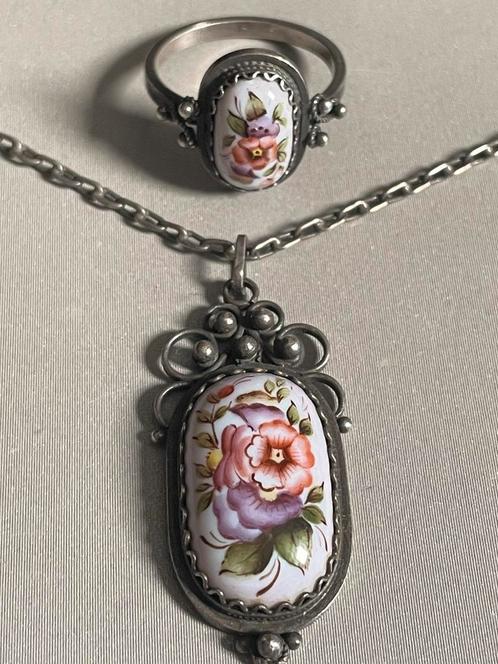 Russische zilveren vintageset hanger plus ring porselein, Sieraden, Tassen en Uiterlijk, Ringen, Zo goed als nieuw, Dame, 17 tot 18