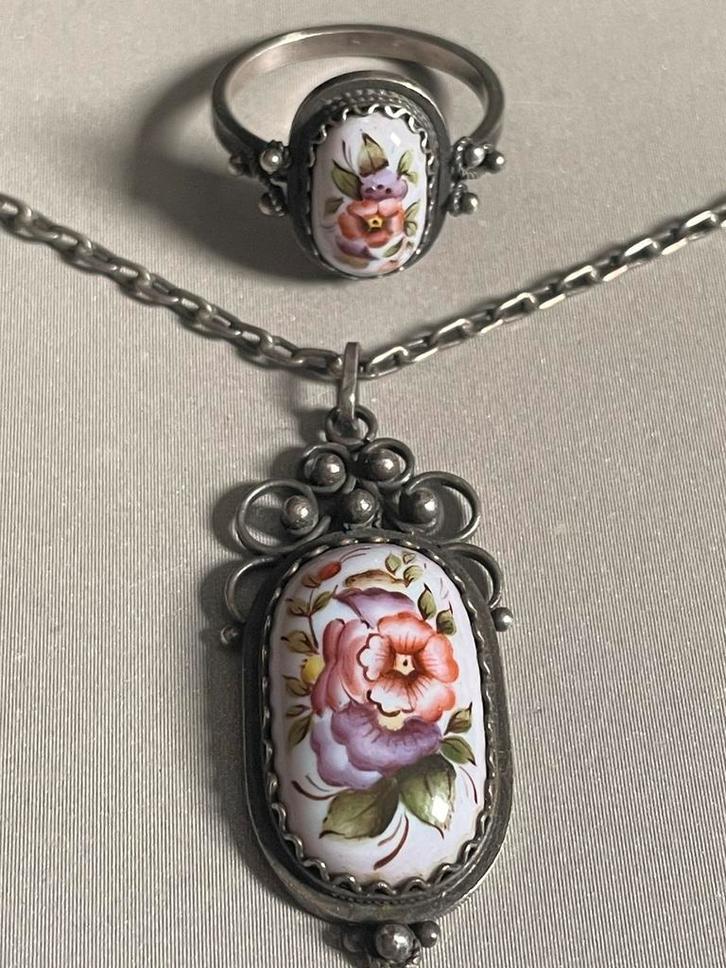 Russische zilveren vintageset hanger plus ring porselein, Sieraden, Tassen en Uiterlijk, Ringen, Zo goed als nieuw, Dame, 17 tot 18