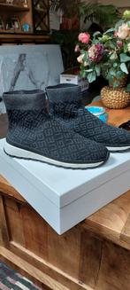 Guess laarzen Zwarte of Wit Mt 40 lees beschrijving, Kleding | Dames, Schoenen, Ophalen of Verzenden, Zo goed als nieuw, Overige kleuren