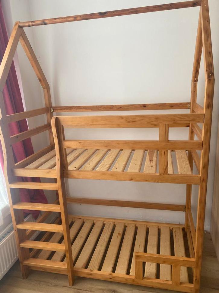 Houten Stapelbed met huisframe, Kinderen en Baby's, Kinderkamer | Stapelbedden en Hoogslapers, Gebruikt, Stapelbed, Ophalen of Verzenden