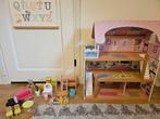 Poppenhuis met inrichting, Kinderen en Baby's, Speelgoed | Poppenhuizen, Ophalen, Gebruikt, Poppenhuis