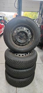 Kia Sportage Winterset 215/70 R16 met TPMS, Ophalen, 16 inch, Banden en Velgen, Winterbanden