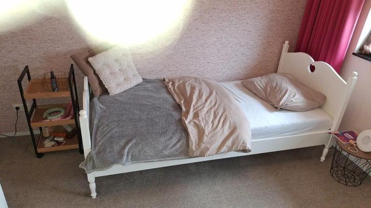 Meiden bed in goede staat, Huis en Inrichting, Slaapkamer | Bedden, Zo goed als nieuw, Eenpersoons, 90 cm, 200 cm, Hout, Wit, Ophalen